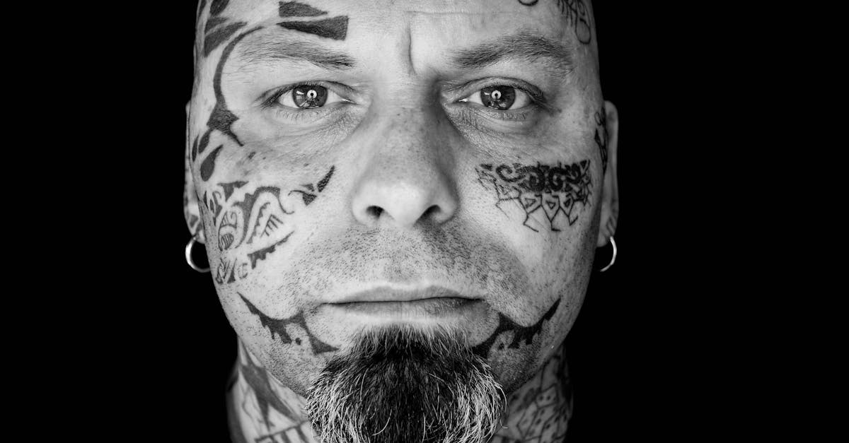 découvrez l'univers fascinant des piercings : conseils, tendances et techniques de perçage pour embellir votre corps en toute sécurité. explorez nos styles variés et trouvez l'inspiration pour votre prochain piercing.