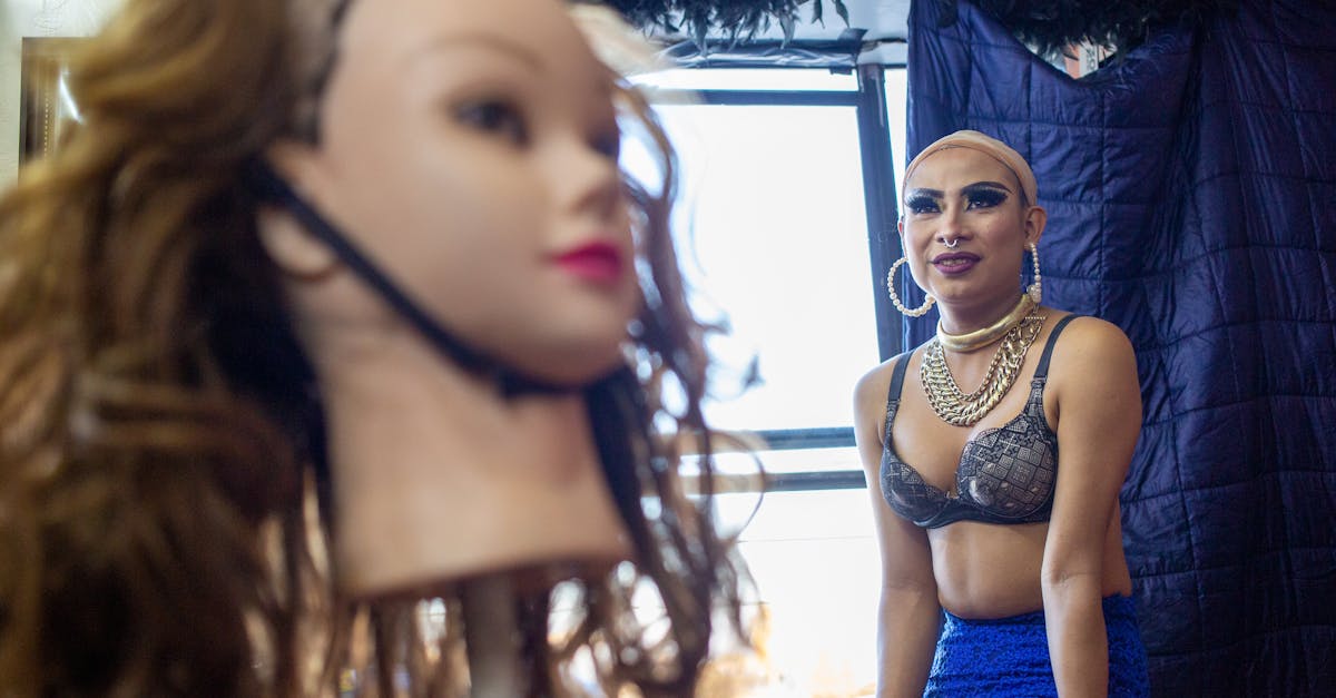 découvrez tout sur le piercing septum : types, soins, tendances et conseils pour choisir le bijou parfait. exprimez votre style avec audace et élégance grâce à cette forme de piercing unique !