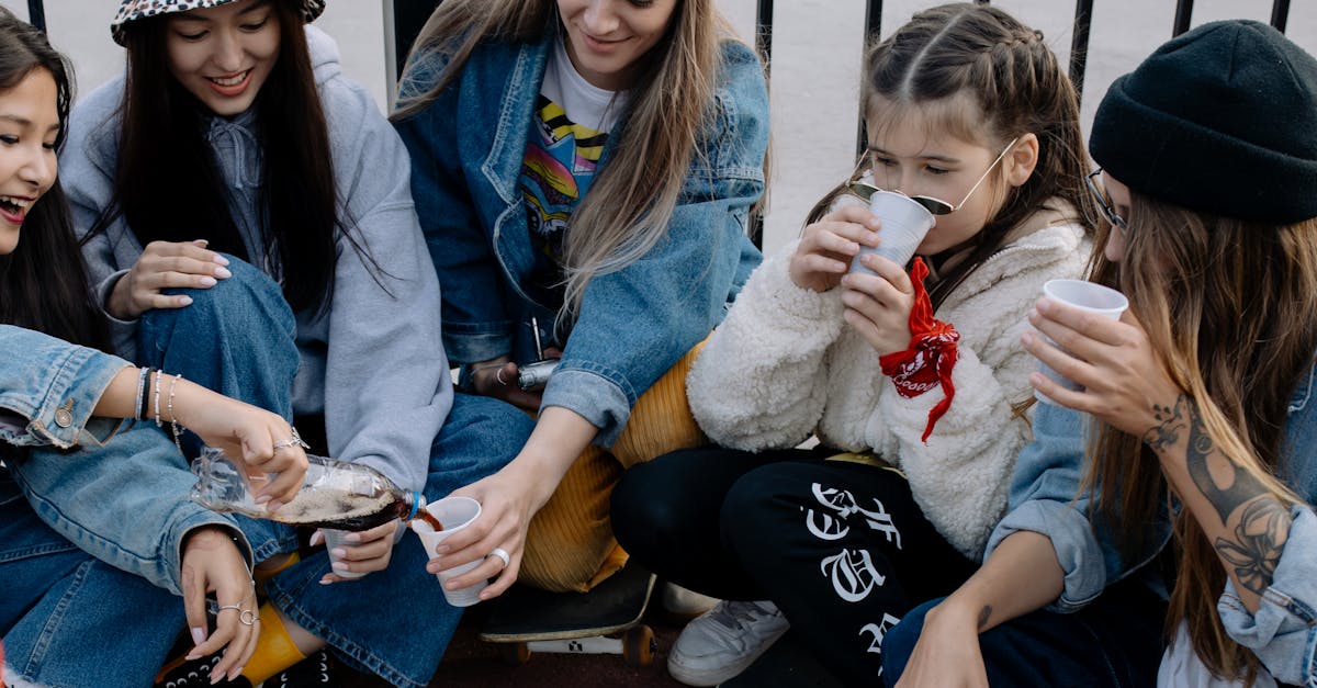 découvrez l'art du piercing en groupe ! rejoignez-nous pour une expérience unique où vous pourrez vous faire piercer avec vos amis, dans une ambiance conviviale et professionnelle. nous proposons une large gamme de piercings, des conseils personnalisés et un suivi rigoureux pour garantir votre satisfaction. partagez des moments mémorables et affinez votre style ensemble !