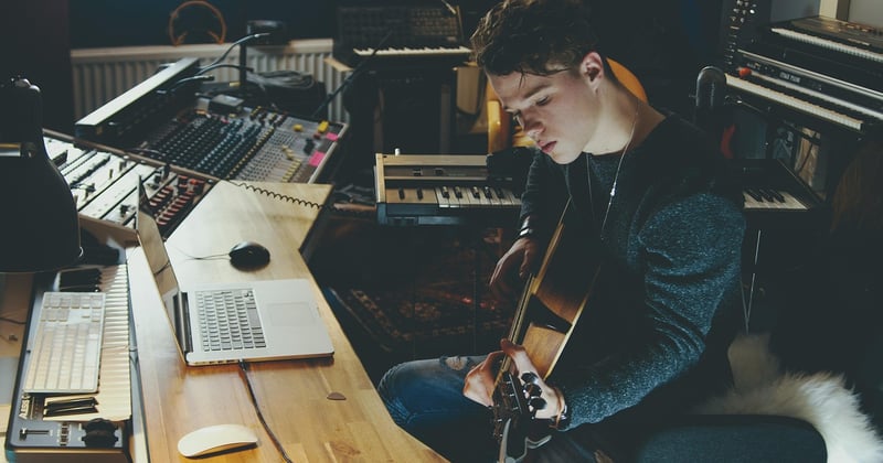 Comment écrire une chanson qui touche votre public en plein cœur
