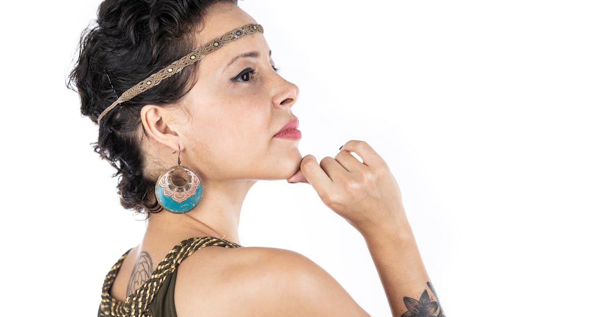 découvrez l'univers du retro piercing, une tendance audacieuse et unique qui évoque le style vintage. explorez les différentes options de piercings inspirés des décennies passées, des bijoux élégants et des techniques de placement pour exprimer votre personnalité avec flair.