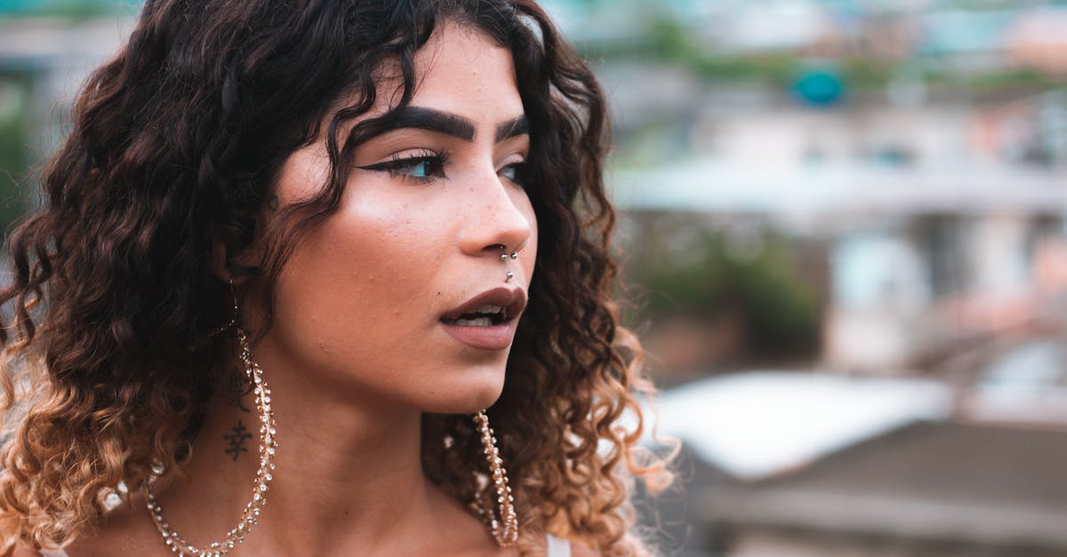 découvrez les dernières tendances en matière de piercings ! explorez les styles les plus populaires, les conseils d'entretien et les idées de personnalisation pour exprimer votre unicité à travers vos piercings.