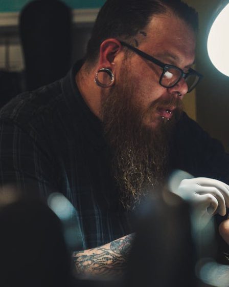 découvrez l'univers fascinant des piercings : styles, tendances et conseils pour personnaliser votre look. apprenez tout sur les différents types de piercings, leur entretien et la signification culturelle qui les entoure.
