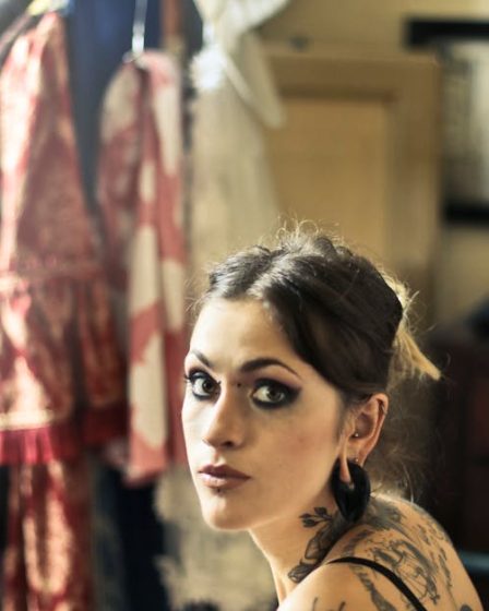 découvrez l'univers fascinant des piercings : tendances, conseils d'entretien et inspirations pour sublimer votre style. que vous soyez novice ou passionné, trouvez toutes les informations nécessaires pour bien choisir et entretenir votre piercing.