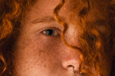 découvrez tout ce qu'il faut savoir sur le piercing anti-tragus : méthode, soins, et tendances pour embellir votre oreille avec style.