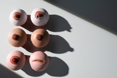 découvrez notre collection de piercings colorés, alliant style et originalité. parfaits pour exprimer votre personnalité, nos bijoux en acier inoxydable se déclinent en plusieurs couleurs vibrantes et designs uniques. illuminez votre look avec nos piercings tendance !