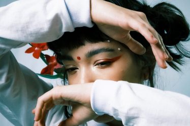 découvrez tout sur le conch piercing, une tendance audacieuse en matière de piercing d'oreille. apprenez les techniques d'application, les soins à apporter et les styles uniques qui font de ce piercing un choix populaire. donnez une touche d'originalité à votre look avec un conch piercing.