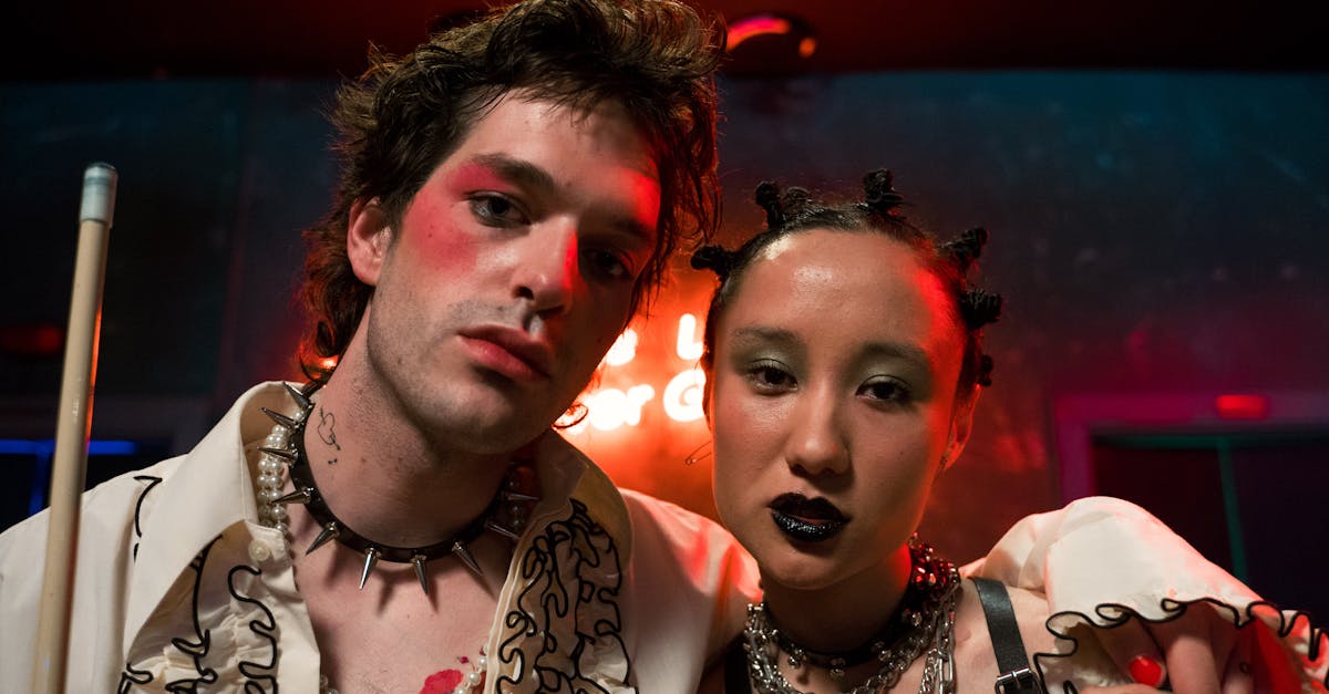 découvrez l'art du duo piercing : une tendance moderne qui sublime votre style. explorez nos conseils, idées de combinaisons et tout ce qu'il faut savoir pour un piercing réussi et sécurisé.