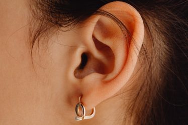 découvrez notre collection de piercings en or, alliant élégance et durabilité. parfaits pour exprimer votre style unique, nos bijoux en or sont conçus avec soin pour sublimer votre look. explorez des designs variés et trouvez le piercing qui vous correspond!