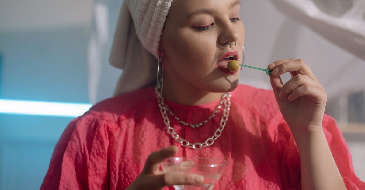 découvrez l'art du home piercing : un guide complet pour réaliser vos piercings en toute sécurité depuis chez vous. apprenez les techniques, les conseils d'hygiène et les recommandations pour un résultat professionnel et esthétique.