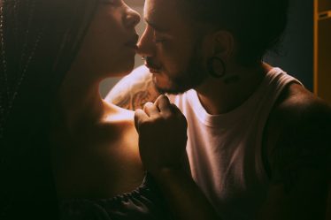 découvrez l'art du home piercing, une manière pratique et sécurisée de réaliser vos piercings chez vous. profitez de conseils d'experts, d'astuces pour choisir le bon matériel et d'informations sur les soins post-piercing pour une expérience réussie.