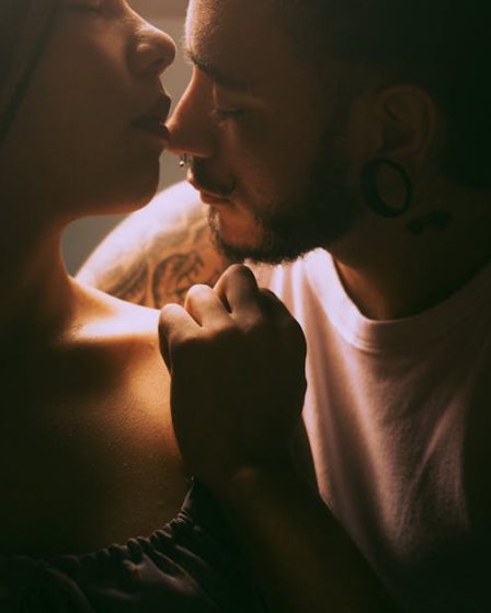 découvrez l'art du home piercing, une manière pratique et sécurisée de réaliser vos piercings chez vous. profitez de conseils d'experts, d'astuces pour choisir le bon matériel et d'informations sur les soins post-piercing pour une expérience réussie.