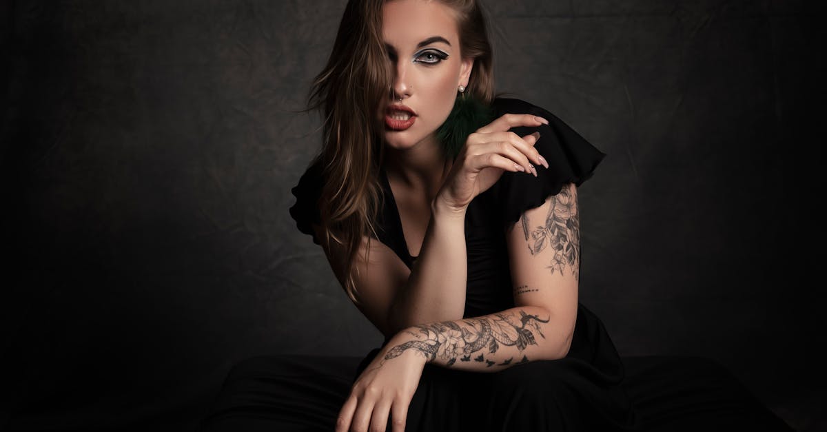 découvrez l'art du piercing de luxe, alliant élégance et sophistication. offrez-vous une expérience unique avec des bijoux de haute qualité, conçus pour sublimer votre style et votre personnalité. plongez dans l'univers du piercing haut de gamme et réalisez vos envies avec expertise.