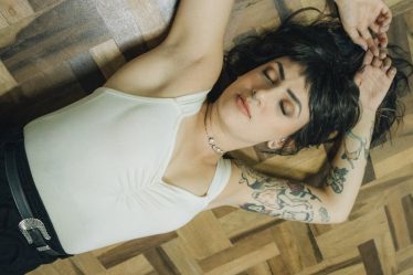 découvrez l'univers fascinant des piercings : tendances, styles, conseils d'entretien et inspiration pour sublimer votre look. que vous soyez novice ou passionné, explorez les différents types de piercings et trouvez celui qui vous correspond le mieux.