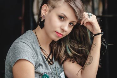 découvrez l'univers du piercing : styles, tendances et conseils pour sublimer votre personnalité. explorez les différents types de piercings, l'entretien, et trouvez l'inspiration pour votre prochaine réalisation esthétique.