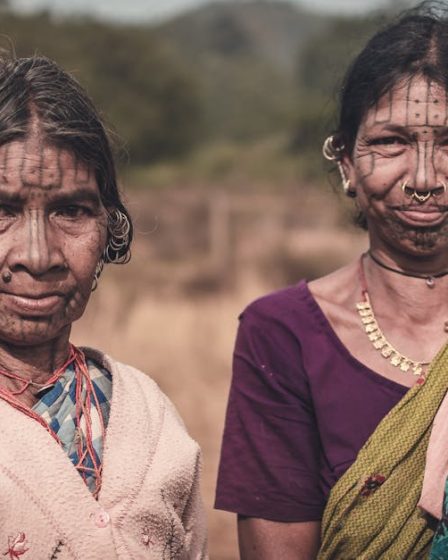découvrez le monde captivant des tribal piercings : un mélange unique de styles et de cultures, allant des motifs ancestraux aux designs modernes. explorez les tendances, les techniques d'application et les soins nécessaires pour sublimer votre look avec ces accessoires body art uniques.