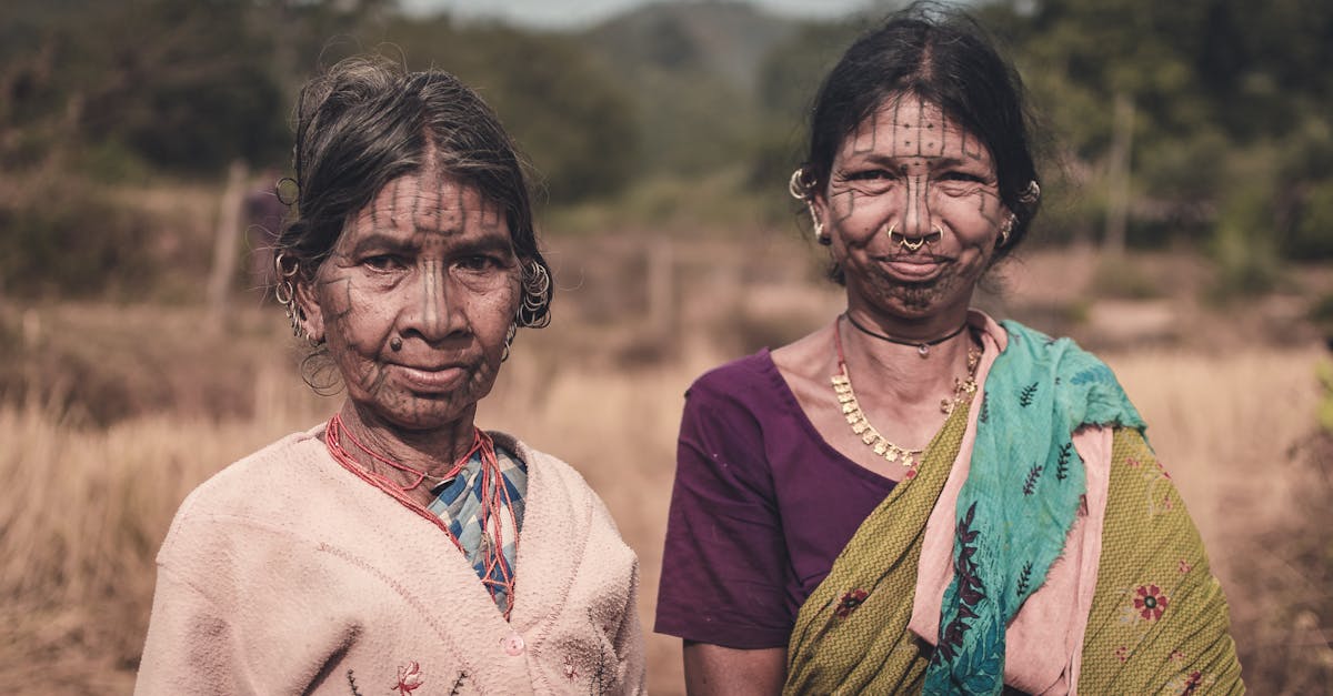 découvrez le monde captivant des tribal piercings : un mélange unique de styles et de cultures, allant des motifs ancestraux aux designs modernes. explorez les tendances, les techniques d'application et les soins nécessaires pour sublimer votre look avec ces accessoires body art uniques.