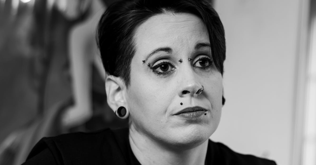 découvrez l'univers du vintage piercing, où l'élégance intemporelle rencontre la mode audacieuse. explorez notre collection unique de piercings inspirés des années passées, faits pour exprimer votre personnalité et votre style. ajoutez une touche rétro à votre look et soyez à la pointe des tendances.