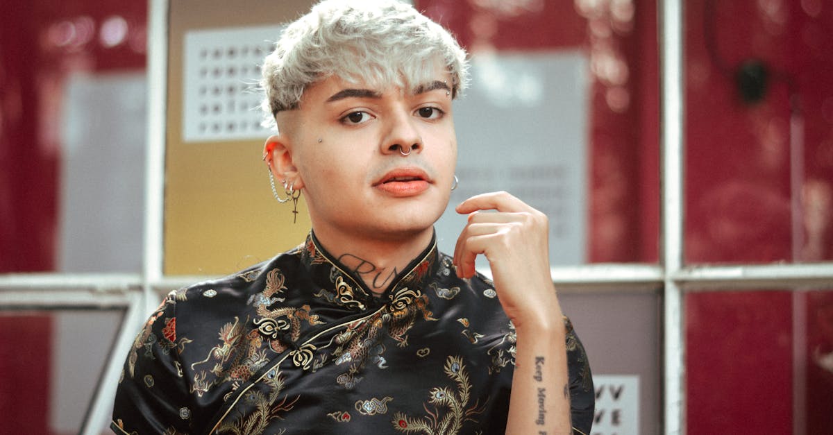 découvrez l'univers du vintage piercing, où l'art de la piercings rencontre l'esthétique rétro. explorez une collection unique de bijoux vintage pour embellir votre style tout en faisant preuve d'audace. que ce soit pour un look bohème ou un style rock, trouvez l'inspiration qui vous correspond!