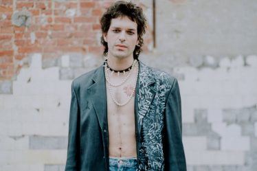 découvrez l'univers du vintage piercing avec notre collection unique de bijoux inspirés des tendances rétro. que vous soyez passionné par les styles anciens ou simplement à la recherche d'une touche nostalgique pour votre look, nos créations apportent une élégance intemporelle à votre style. explorez nos pièces artisanales et laissez-vous séduire par l'art de la pierce vintage.