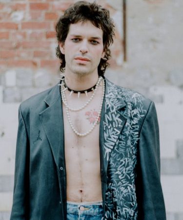 découvrez l'univers du vintage piercing avec notre collection unique de bijoux inspirés des tendances rétro. que vous soyez passionné par les styles anciens ou simplement à la recherche d'une touche nostalgique pour votre look, nos créations apportent une élégance intemporelle à votre style. explorez nos pièces artisanales et laissez-vous séduire par l'art de la pierce vintage.
