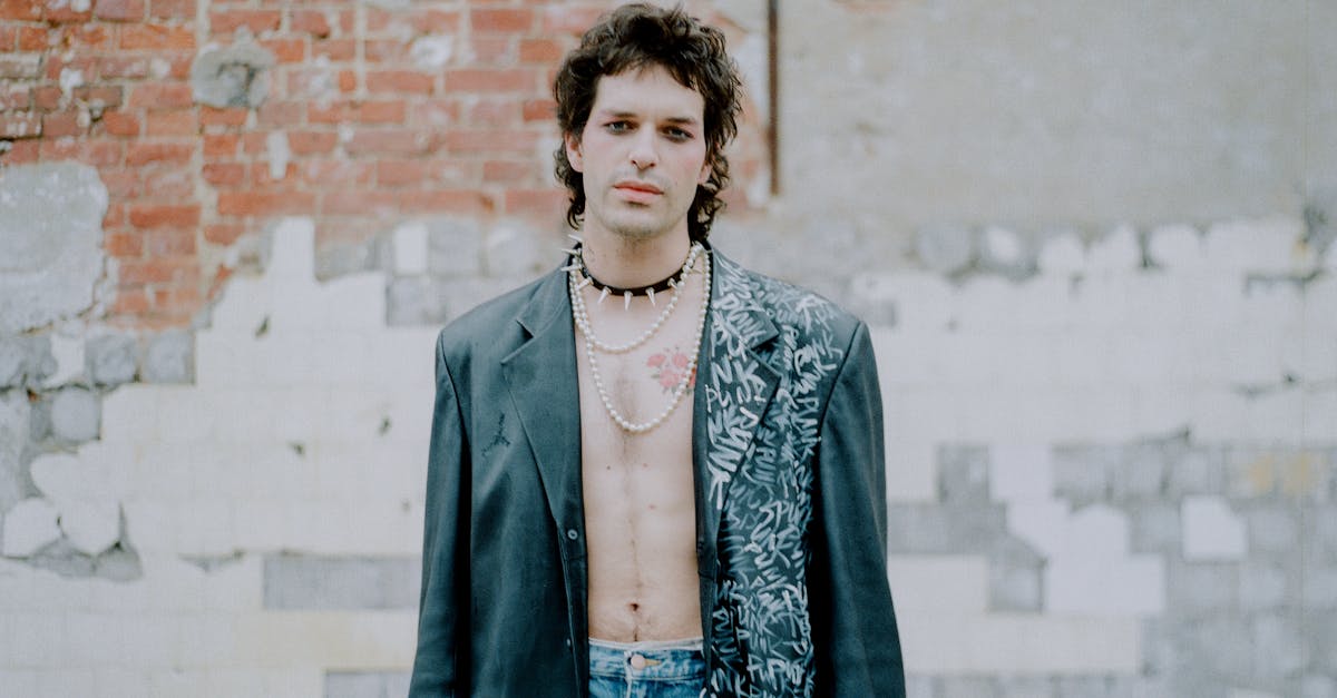 découvrez l'univers du vintage piercing avec notre collection unique de bijoux inspirés des tendances rétro. que vous soyez passionné par les styles anciens ou simplement à la recherche d'une touche nostalgique pour votre look, nos créations apportent une élégance intemporelle à votre style. explorez nos pièces artisanales et laissez-vous séduire par l'art de la pierce vintage.