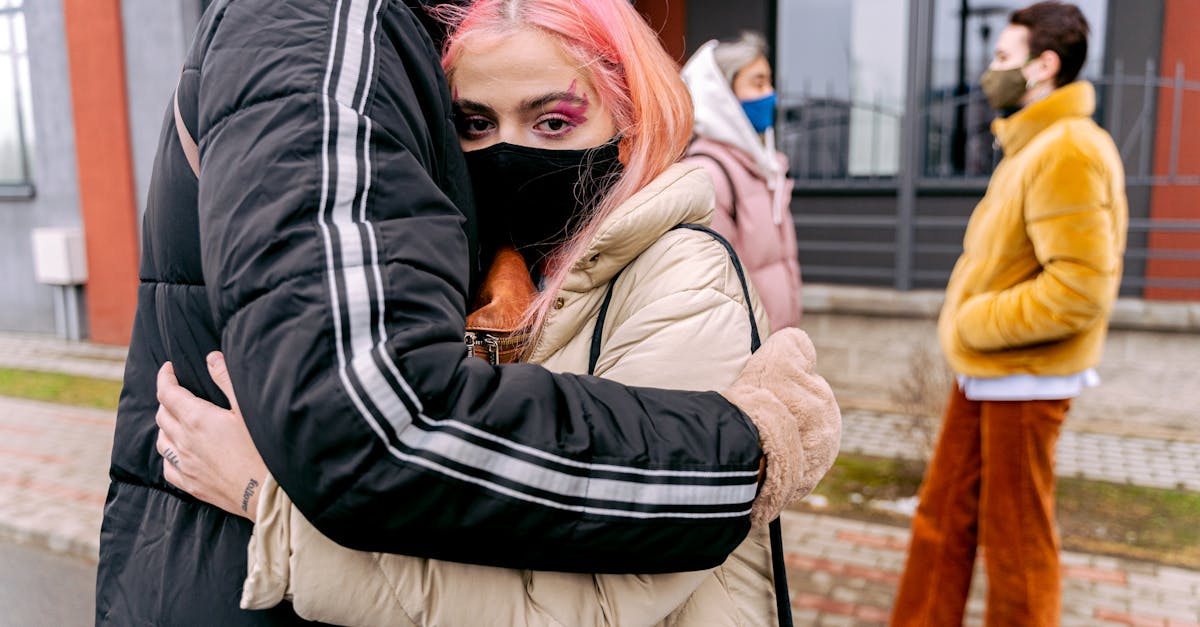 découvrez notre guide complet sur le couple piercing, une tendance audacieuse et romantique qui célèbre l'amour à travers des piercings assortis. apprenez tout sur les styles, les soins et les idées d'inspiration pour personnaliser vos piercings en duo.