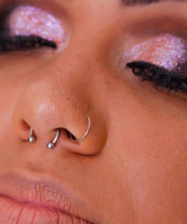 découvrez l'univers fascinant des piercings : styles variés, soins essentiels et tendances actuelles. trouvez l'inspiration pour votre prochain piercing et exprimez votre personnalité avec élégance.