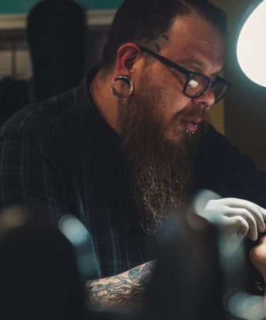 découvrez l'univers du piercing, une forme d'expression personnelle à travers des bijoux envoûtants. explorez nos conseils sur les différents types de piercings, les soins à apporter, et les tendances actuelles. que vous soyez novice ou passionné, trouvez l'inspiration pour embellir votre style.
