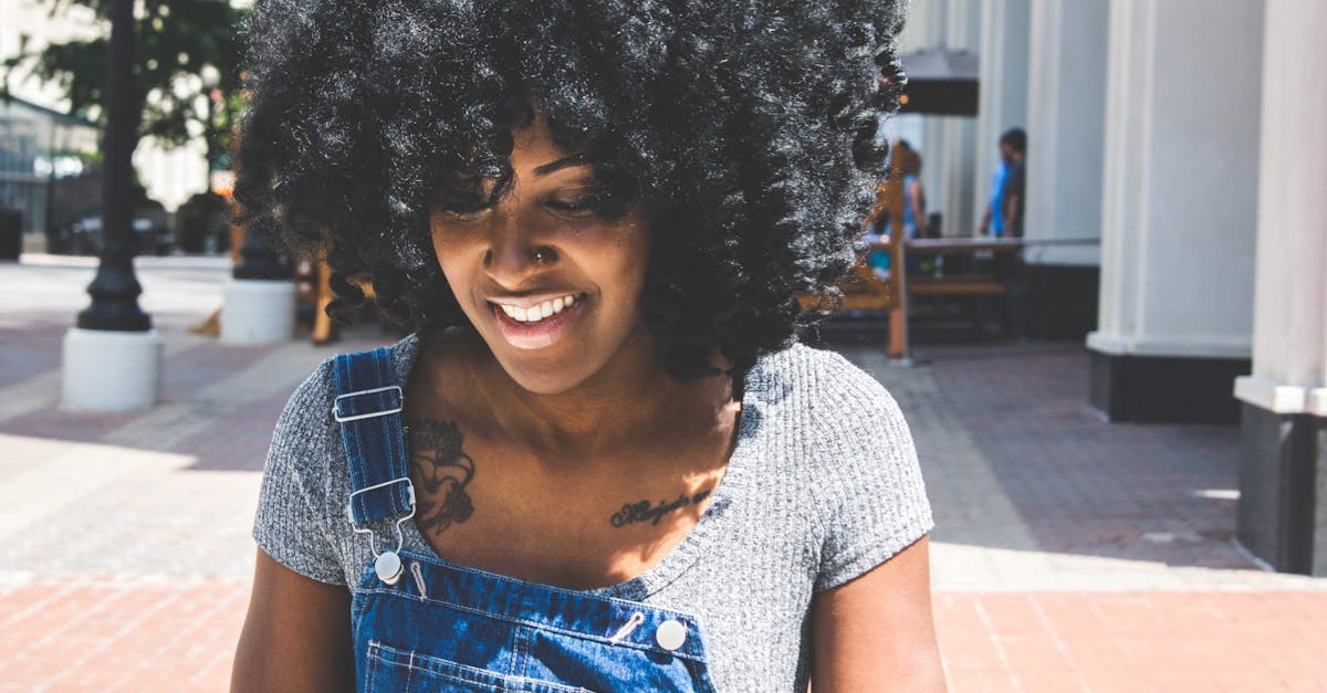 découvrez l'univers des piercings : des conseils sur le choix, l'entretien et les tendances. explorez les différents types de piercings, des oreilles au nez, et laissez-vous inspirer par des idées originales pour personnaliser votre style.