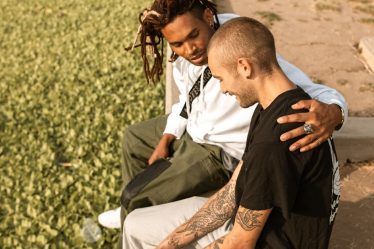 découvrez notre sélection de kits de piercing complets, conçus pour les amateurs et les professionnels. chaque kit inclut tout le nécessaire pour un piercing sûr et hygiénique, avec des matériaux de qualité supérieure. parfait pour personnaliser votre style en toute sécurité !
