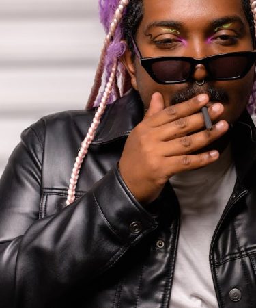 découvrez l'art de la self-expression : libérez votre créativité et affirmez votre identité à travers divers moyens artistiques et communicatifs. explorez des conseils, des techniques et des inspirations pour vous exprimer librement et authentiquement.