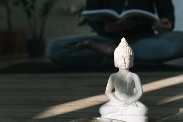 découvrez la profondeur et l'importance spirituelle des concepts et pratiques qui transcendent le quotidien. explorez comment la spiritualité peut enrichir votre vie et offrir un sens plus profond à vos expériences.