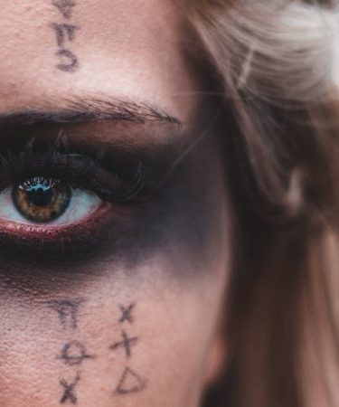découvrez notre collection de piercings thématiques qui ajoutent une touche unique à votre style. que ce soit pour exprimer votre personnalité ou célébrer une passion, nos designs variés vous permettent de vous démarquer avec élégance et originalité.