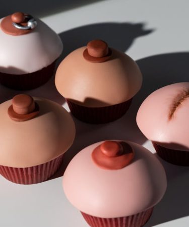découvrez l'art fascinant du piercing exploratoire, une tendance audacieuse qui laisse place à la créativité et à l'individualité. que ce soit pour exprimer votre style personnel ou explorer de nouvelles possibilités de décoration corporelle, apprenez tout sur les techniques, les soins et les inspirations pour votre prochain bijou.