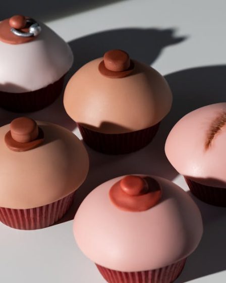 découvrez l'art fascinant du piercing exploratoire, une tendance audacieuse qui laisse place à la créativité et à l'individualité. que ce soit pour exprimer votre style personnel ou explorer de nouvelles possibilités de décoration corporelle, apprenez tout sur les techniques, les soins et les inspirations pour votre prochain bijou.