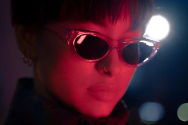 découvrez l'originalité des piercings lumineux ! avec leur éclat unique, ces bijoux innovants ajoutent une touche magique à votre look. parfait pour ceux qui souhaitent se démarquer, chaque piercing émet une lueur fascinante qui attire tous les regards. idéal pour toutes les occasions, illuminez votre style avec nos piercings qui brillent dans l'obscurité.