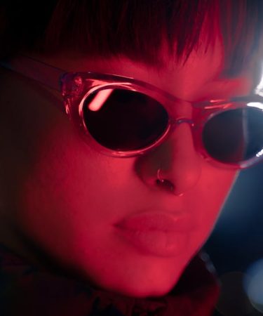 découvrez l'originalité des piercings lumineux ! avec leur éclat unique, ces bijoux innovants ajoutent une touche magique à votre look. parfait pour ceux qui souhaitent se démarquer, chaque piercing émet une lueur fascinante qui attire tous les regards. idéal pour toutes les occasions, illuminez votre style avec nos piercings qui brillent dans l'obscurité.