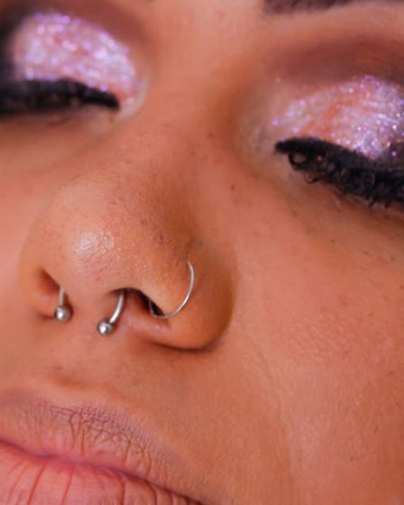 découvrez l'art du piercing : styles variés, conseils d'entretien et idées d'inspiration. que vous soyez novice ou passionné, trouvez le piercing qui vous correspond et exprimez votre individualité avec nos conseils de professionnels.