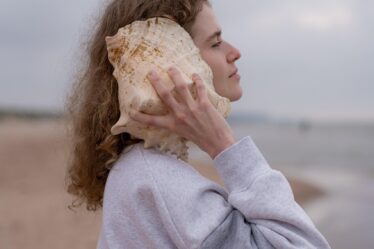 découvrez tout sur le conch piercing : style, soins, douleurs et conseils pour réussir votre modification corporelle avec élégance et sécurité.