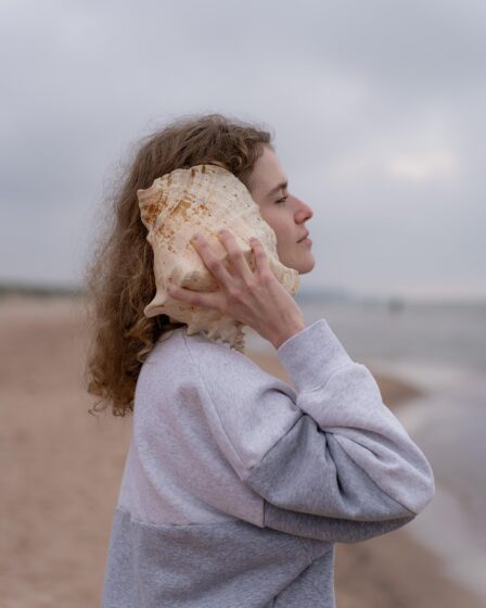 d&eacute;couvrez tout sur le conch piercing : style, soins, douleurs et conseils pour r&eacute;ussir votre modification corporelle avec &eacute;l&eacute;gance et s&eacute;curit&eacute;.