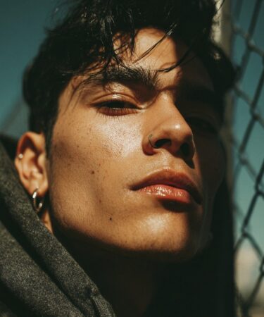 d&eacute;couvrez tout ce qu'il faut savoir sur le daith piercing : procedure, soins, tendances et conseils pour un piercing r&eacute;ussi et sans douleur.