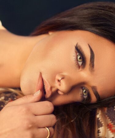 d&eacute;couvrez tout sur le piercing tragus : soins, styles et conseils pour un per&ccedil;age r&eacute;ussi et tendance.