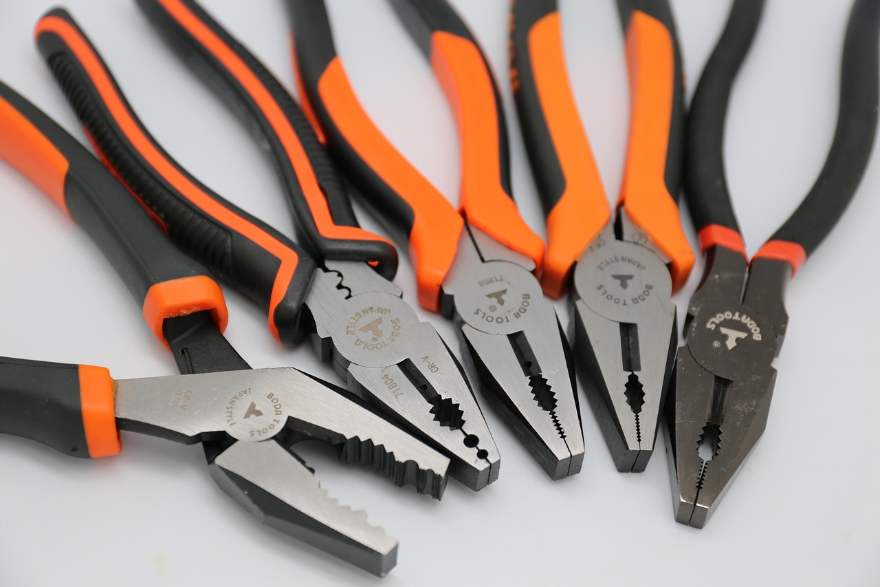 d&eacute;couvrez nos pinces sp&eacute;cialis&eacute;es pour piercing, parfaites pour une pose pr&eacute;cise et s&eacute;curis&eacute;e. outils de qualit&eacute; professionnelle adapt&eacute;s &agrave; tous les types de piercings.